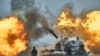 Un vehículo de artillería autopropulsado dispara en la región de Donetsk, Ucrania, el sábado 18 de febrero de 2023. (Foto AP/Libkos)