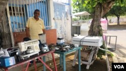 Antonio Cabrera, extransportista venezolano, ha sido uno de muchos venezolanos que ha debido vender dos de sus camas, un aire acondicionado y una cocina para subsistir junto a sus dos hijos.