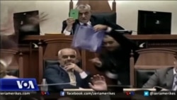 Presidenti Meta kthen ligjin për Teatrin Kombëtar