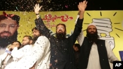 Sheikh Yaqub (C) candidate of the newly-formed Milli Muslim League party, waves to his supporters at an election rally in Lahore, Pakistan, Sept. 14, 2017.