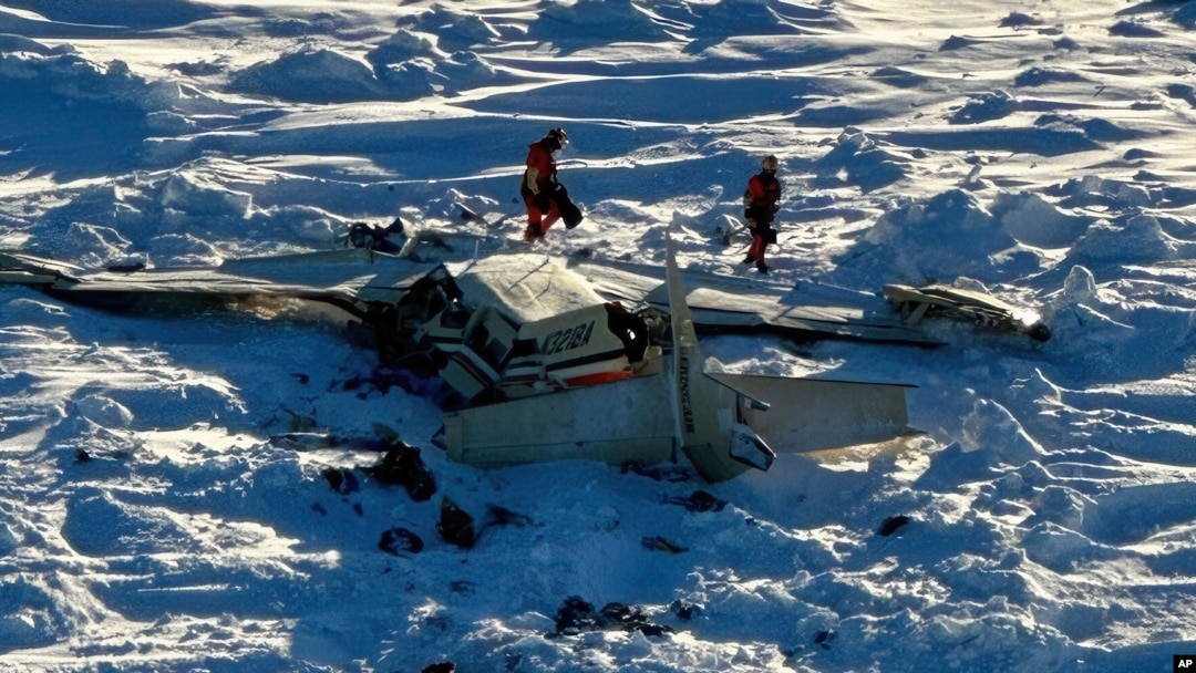 Mesto udesa jednomotornog aviona na Aljasci (U.S. Coast Guard via AP)