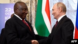 M. Ramaphosa s'est dit "très heureux" d'être en Russie pour discuter avec les autres membres de l'alliance des Brics "de questions géopolitiques" et d'autres sujets.