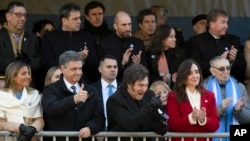 El presidente argentino Javier Milei y su vicepresidenta Victoria Villarruel, asisten al desfile militar que conmemora el Día de la Independencia en Buenos Aires, Argentina, el martes 9 de julio de 2024.