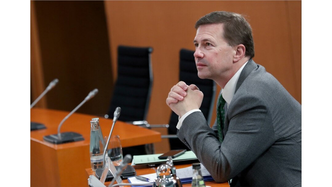 Juru Bicara Pemerintah Jerman, Steffen Seibert di Berlin, 29 April 2020. (AP Photo/Michael Sohn)