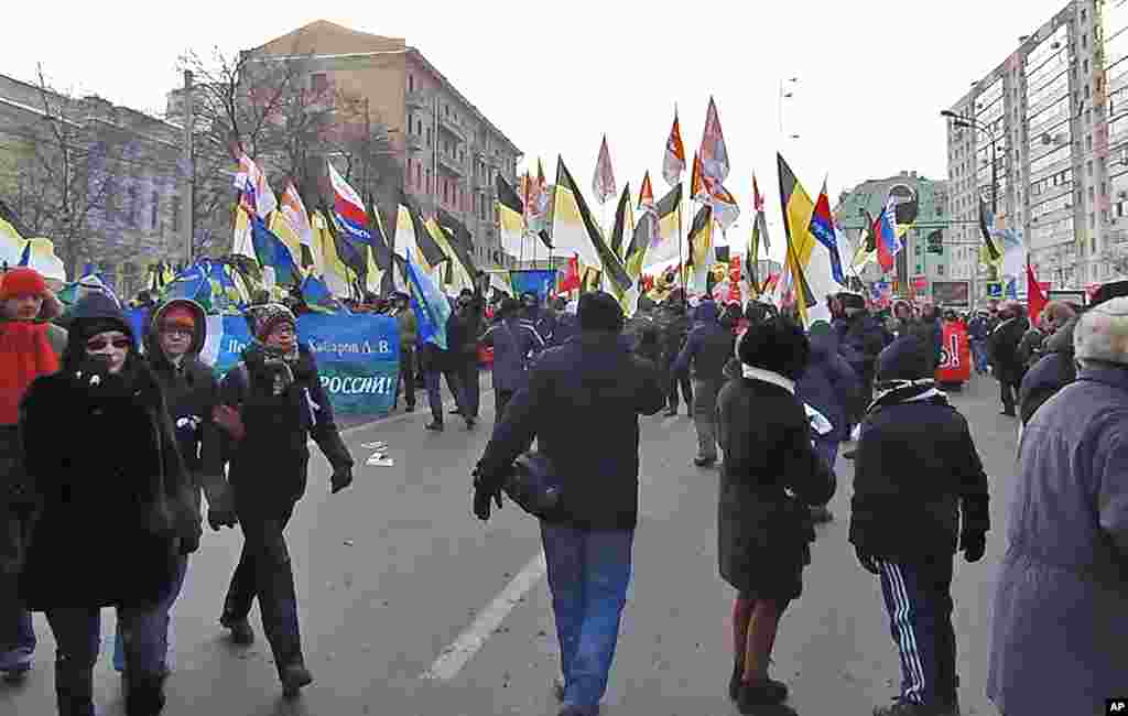 莫斯科反政府游行中的民族主义势力队伍