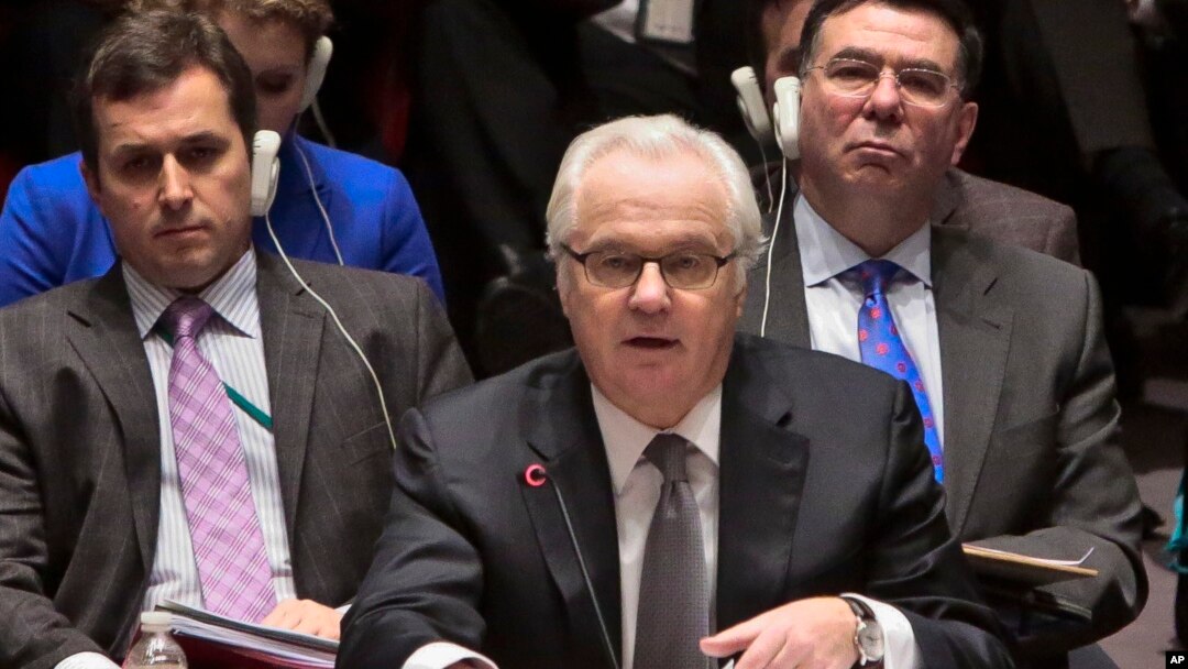 Đại sứ Nga tại Liên Hiệp Quốc Vitaly Churkin (giữa).