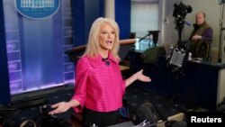 La asesora de la Casa Blanca, Kellyanne Conway, respondió preguntas de la prensa el lunes 6 de enero de 2020.