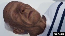 Picasso yace en una habitación pequeña en la sucursal del instituto cultural Alianza Francesa en la ciudad, el final de una visita a los lugares más importantes de su vida.