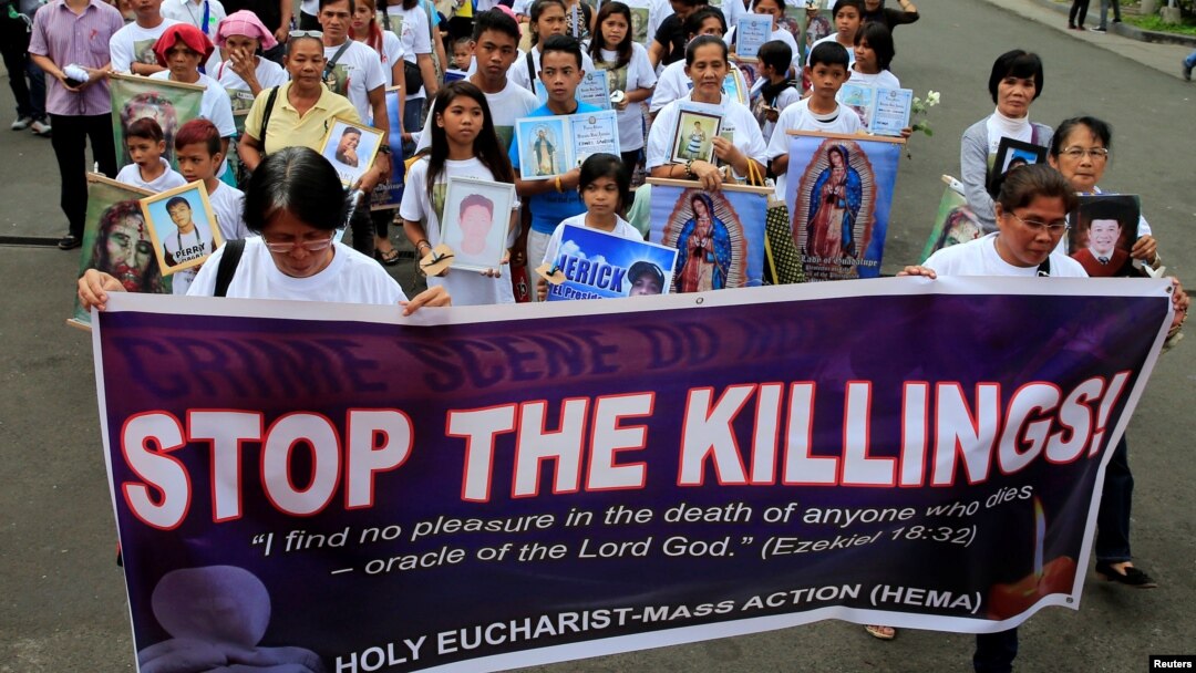 Para penentang hukuman mati yang dipimpin gereja Katolik di Filipina melancarkan protes anti hukuman mati di Manila, 2 Maret 2017 (foto: dok).