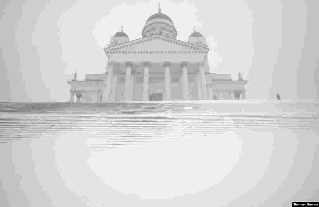 핀란드 헬싱키 대성당에 눈이 덮였다.