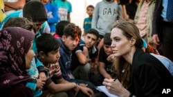 Angelina Jolie es una enviada especial de la agencia de refugiados de la ONU. 