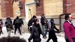 Հակակառավարական "Boogaloo Boys" զինված խումբը Վիրջինիա նահանգի Կապիտոլիումի շենքերի դիմաց ցույց է անցկացնում: