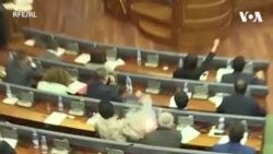 کوسوو: پارلیمنٹ کے اجلاس کے دوران آنسو گیس کی شیلنگ