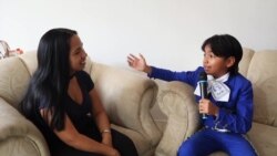 Cantar y estudiar son los deseos de un niño venezolano en Ecuador