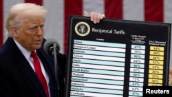 حکومت دونالد ترمپ می‌گوید بر دواهای وارداتی توسط برخی از برند ها، تا ۱۰۰ درصد تعرفه وضع می‌کند.