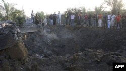 Palestinci utvrđuju štetu pričinjenu u izraelskom napadu na tri lokacije u Pojasu Gaze