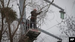 Украинските власти соопштија дека најтешка била ситуацијата во градот Харкив, каде што имало огромни прекини на електричната енергија