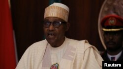 Shugaban Najeriya Muhammadu Buhari ya ke magana ya yi kaddamar da sabbin takardun Naira a Abuja