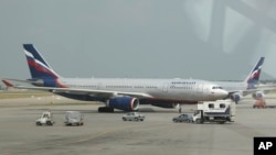 Літак Airbus A330 російської авіакомпанії "Аерофлот" в аеропорту Шереметьєво в Москві, 27 червня 2013 року. (Фото: AP Photo/Сергій Гриць, файл)