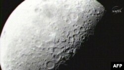 На Луне обнаружен водный лед