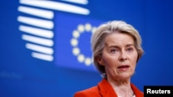 La presidenta de la Comisión Europea Ursula von der Leyen participa en una conferencia de prensa en Bruselas, Bélgica, el 17 de octubre de 2024. El bloque ha atendido distintos temas en su cumbre, entre ellas el caso venezolano.