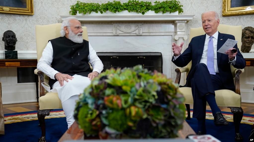 2021 年 9 月 24 日, 拜登总统在白宫椭圆形办公室会见了印度总理莫迪。 4 月 11 日，两人将举行视频峰会，讨论乌克兰局势等问题。(photo:VOA)