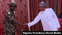 Shugaba Buhari na Najeriya tare da babban hafsan sojojin Najeriya Tukur Buratai