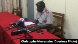 Le major Clément Cimana, porte-parole adjoint du ministère de la Défense, lors du conférence de presse à Bujumbura, Burundi, 22 mars 2016.