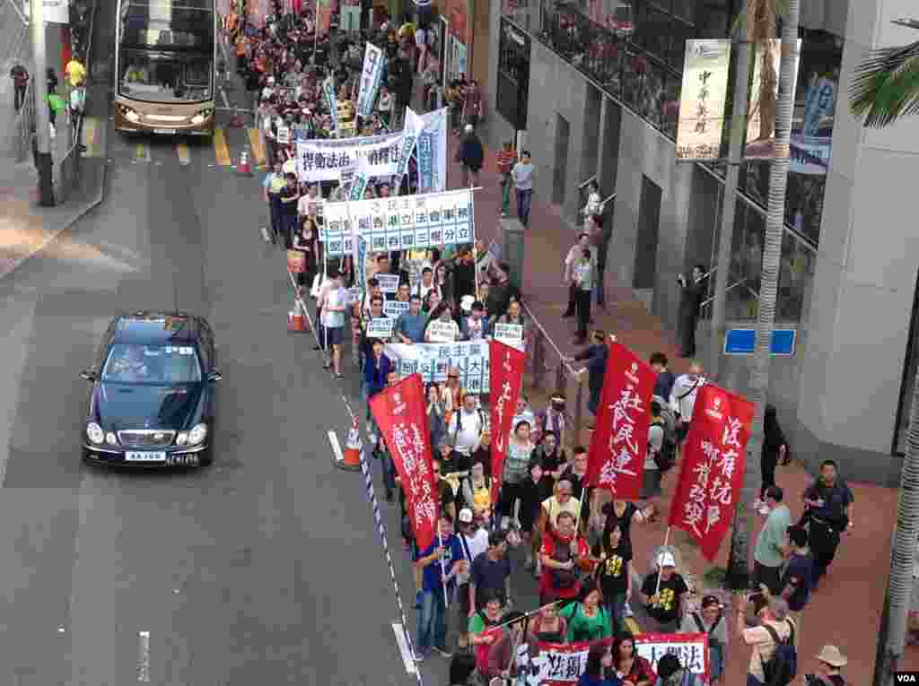 香港民阵发起反释法大游行(美国之音海彦拍摄)