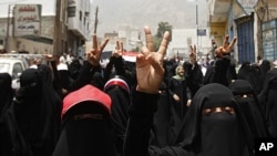 Women march during a demonstration to demand the ouster of Yemen's President Ali Abdullah Saleh in the southern city of Taiz, July 16, 2011