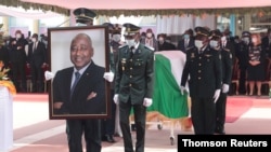 Hommage officiel au Premier ministre ivoirien Amadou Gon Coulibaly à Abidjan, en Côte d'Ivoire.