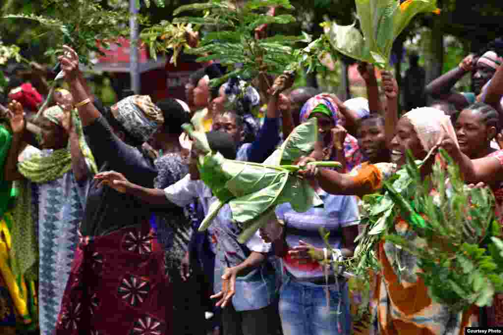 -Wananchi wa Mwanza wamuaga aliyekuwa Rais wa Tanzania hayati John Pombe Magufuli.&nbsp;Picha na Ofisi ya Rais.