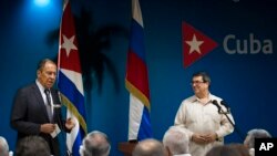 Russian Foreign Minister Sergey Lavrov, left, talks during a joint press conference with Cuba's Minister of Foreign Affairs Bruno Rodriguez, in Havana, July 24, 2019. 