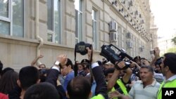 Puluhan aktivis HAM Azerbaijan melakukan unjuk rasa menjelang diselenggarakannya kontes lagu Eropa di Baku (25/5).