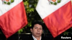 ARCHIVO - Desde su llegada al poder en el verano de 2021, el mandatario del Perú, Pedro Castillo, ha enfrentado una tras otra varias batallas legales. La Fiscalía de la república acumula contra él seis cargos acusatorios.