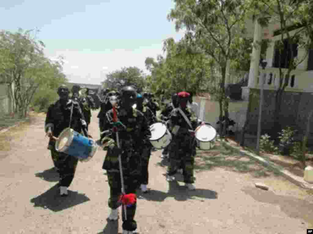 Sawirro: Qaar ka tirsan Ciidamada Dowladda KMG