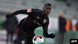 Silas Wamangituka lors d'un match de Bundesliga entre Stuttgart et Wolfsburg, Allemagne, le 20 décembre 2020. 