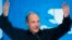 Tim Berners-Lee, considerado el padre de la WEB, se ha sumado al esfuerzo por abaratar el acceso a la red.