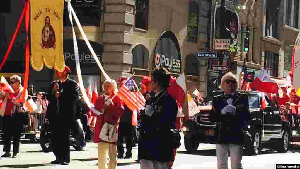 ብቀይሕን ጻዕዳን ዘሸብረቐ ካርኒቫል ከተማ ኒውዮርክ (Fifth Avenue)