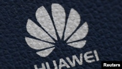 Huawei, una firma china de telefonía celular, es acusada por Estados Unidos de espionaje y robo de información comercial. Foto: Reuters