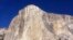 El Capitan, tebing granit tipis setinggi 3.000 kaki, terlihat di Taman Nasional Yosemite, California, 14 Januari 2015. (Foto: AP)