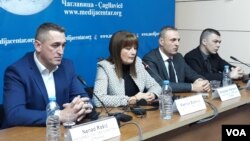 Učesnici konferencije u Medija centru u Čaglavici: Nenad Rašić, Ksenija Božović, Slobodan Petrović i Aleksandar Jablanović (s leva) (Foto: VOA) 