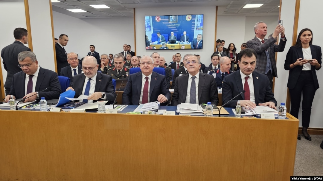 TBMM'de Milli Savunma Bakanlığı'nın 2025 yılı bütçe görüşmeleri yapılıyor.