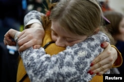 Valeriia, who went to a Russian-organised summer camp from non-government controlled territories and was then taken to Russia, embraces her mother Anastasiia after returning via the Ukraine-Belarus border, in Kyiv, Ukraine April 8, 2023. (REUTERS/Valentyn Ogirenko)