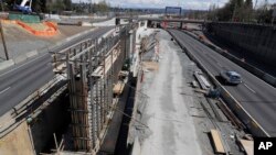 지난 6일 미국 워싱턴주 시애틀에서 신종 코로나바이러스 사태로 도로 건설 작업이 중단됐다.