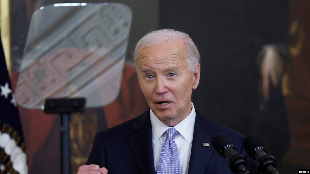 El Presidente de los Estados Unidos, Joe Biden, habla durante la ceremonia de la Medalla Presidencial de la Libertad en la Casa Blanca en Washington, Estados Unidos, el 3 de mayo de 2024. 