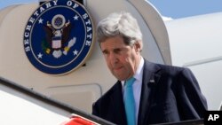 Menlu AS John Kerry saat tiba di Amman, Yordania hari Rabu (26/3). 