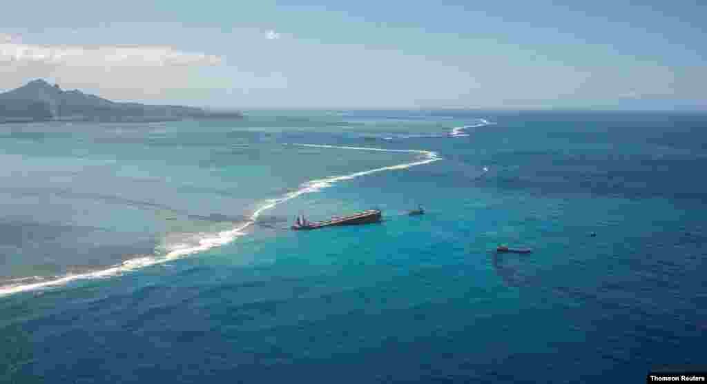 일본 화물선 와카시오(MV Wakashio)가 인도양의 모리셔스 해안에서 좌초됐다. 