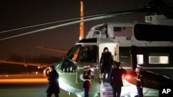 Wakil Presiden AS Kamala Harris tiba di Pangkalan Angkatan Udara Andrews, Md., untuk bertolak ke Honduras dengan Air Force Two, guna menghadiri upacara pelantikan Presiden terpilih Xiomara Castro, Kamis, 27 Januari 2022. (Erin Schaff/The New York Times via AP, Pool)