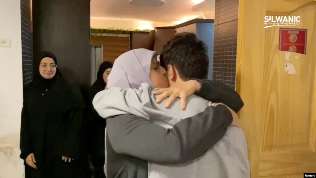 Dujana Atun, palestinski zatvorenik, oslobođen na osnovu sporazuma Izraela i Hamasa. (Foto: Silwanic/via REUTERS)